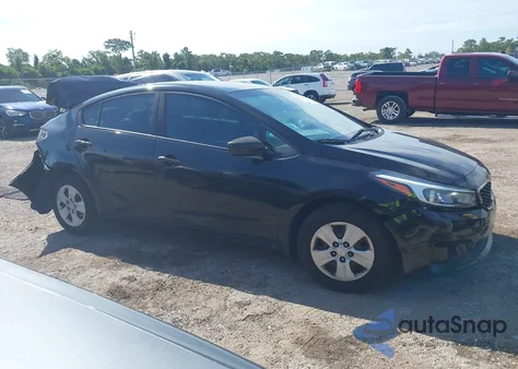 2017 Kia Forte Lx z USA, uszkodzony, nr VIN 3KPFK4A75HE133685